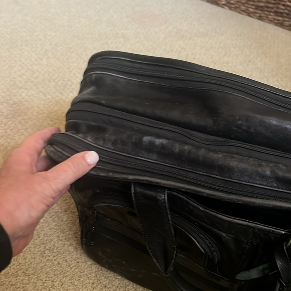 Tumi black leather briefcase computer bag - Picture 4 of 6